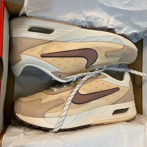 Nike Air Max Solo Sesame Smoky Mauve FZ5050-221 men’s 10/women’s 11.5 New!